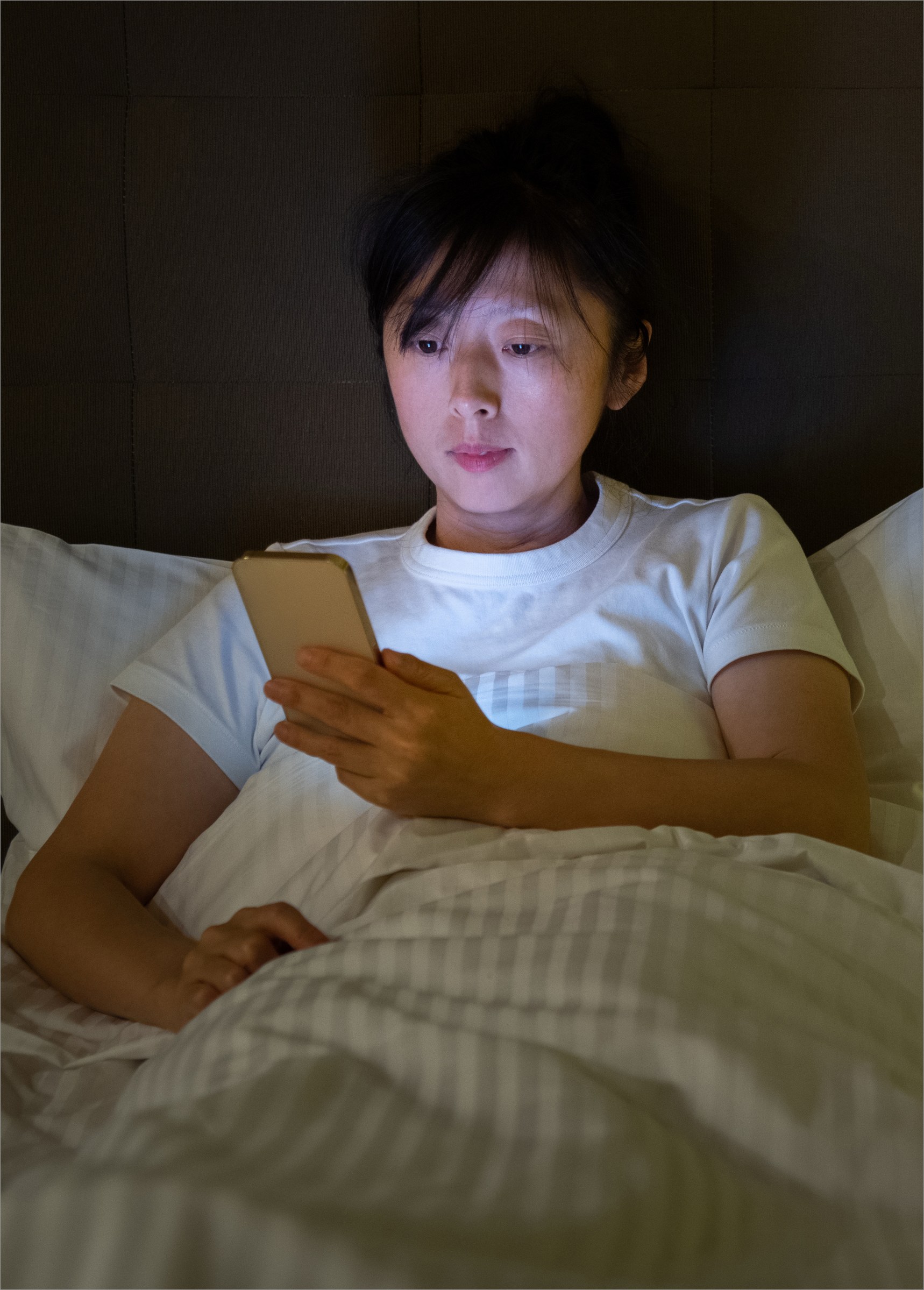 Cancer patient using HealthScout at night when she can't call her doctor.